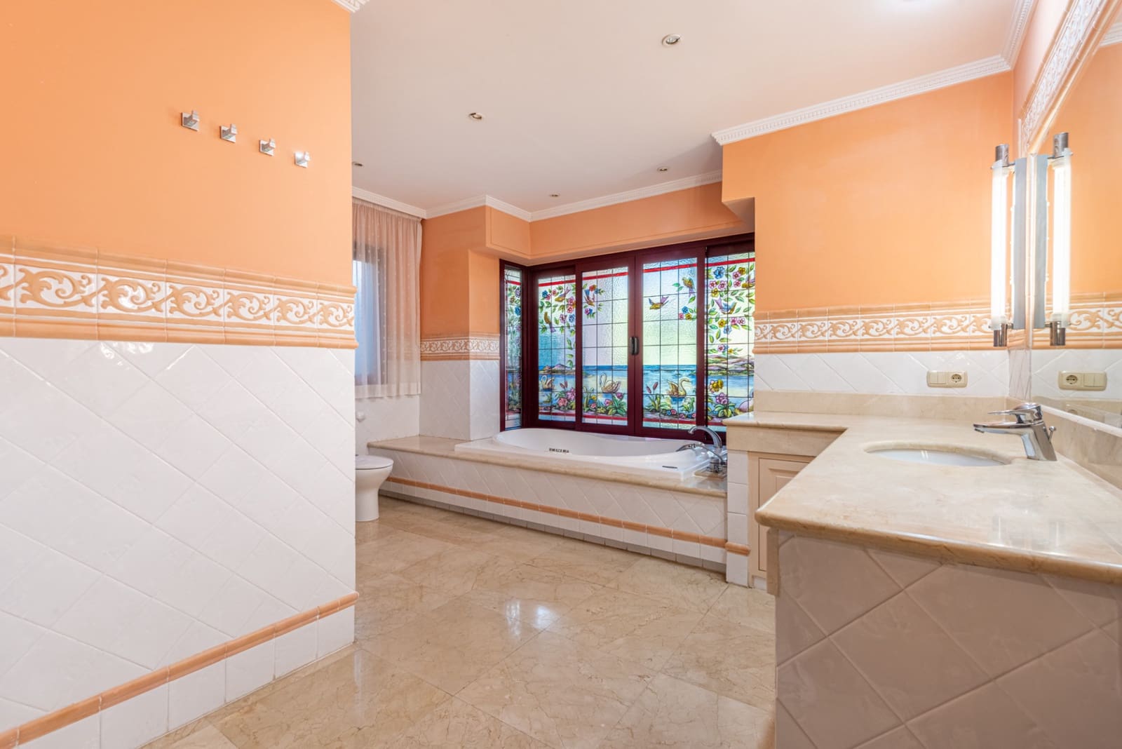 4 bedroom Villa for sale in Marbella with pool garage - € 4,500,000 (Ref: 7982701)