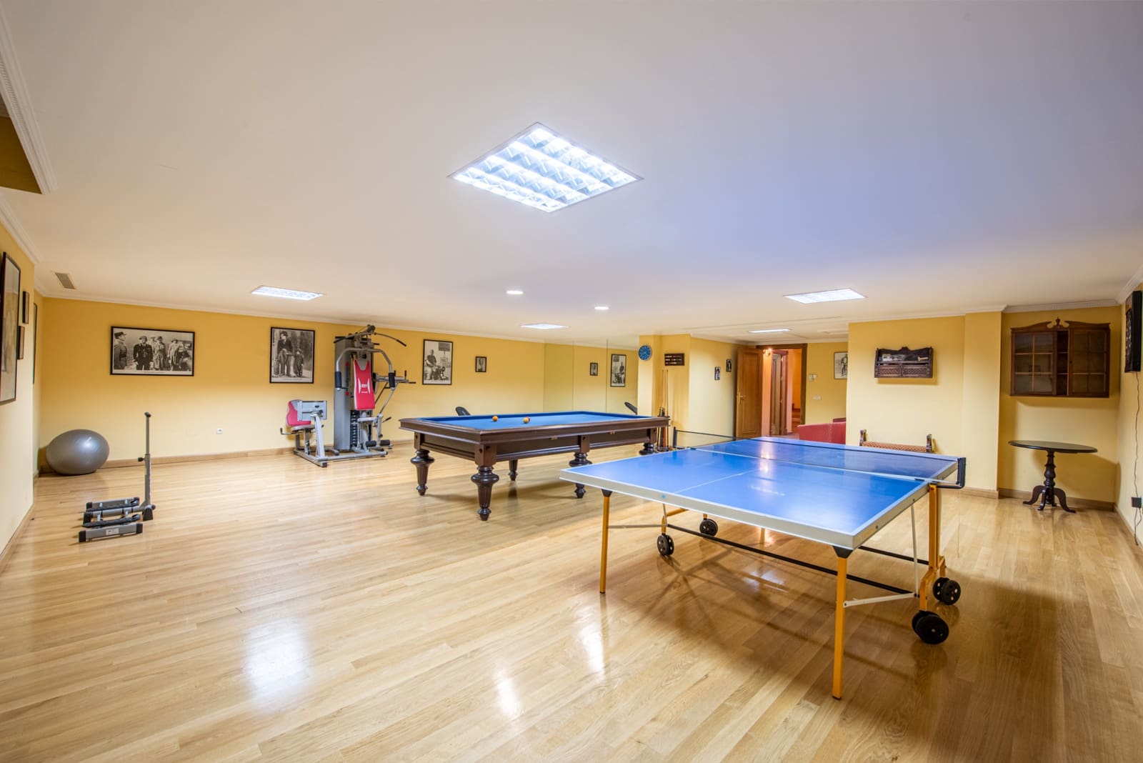 4 bedroom Villa for sale in Marbella with pool garage - € 4,500,000 (Ref: 7982701)