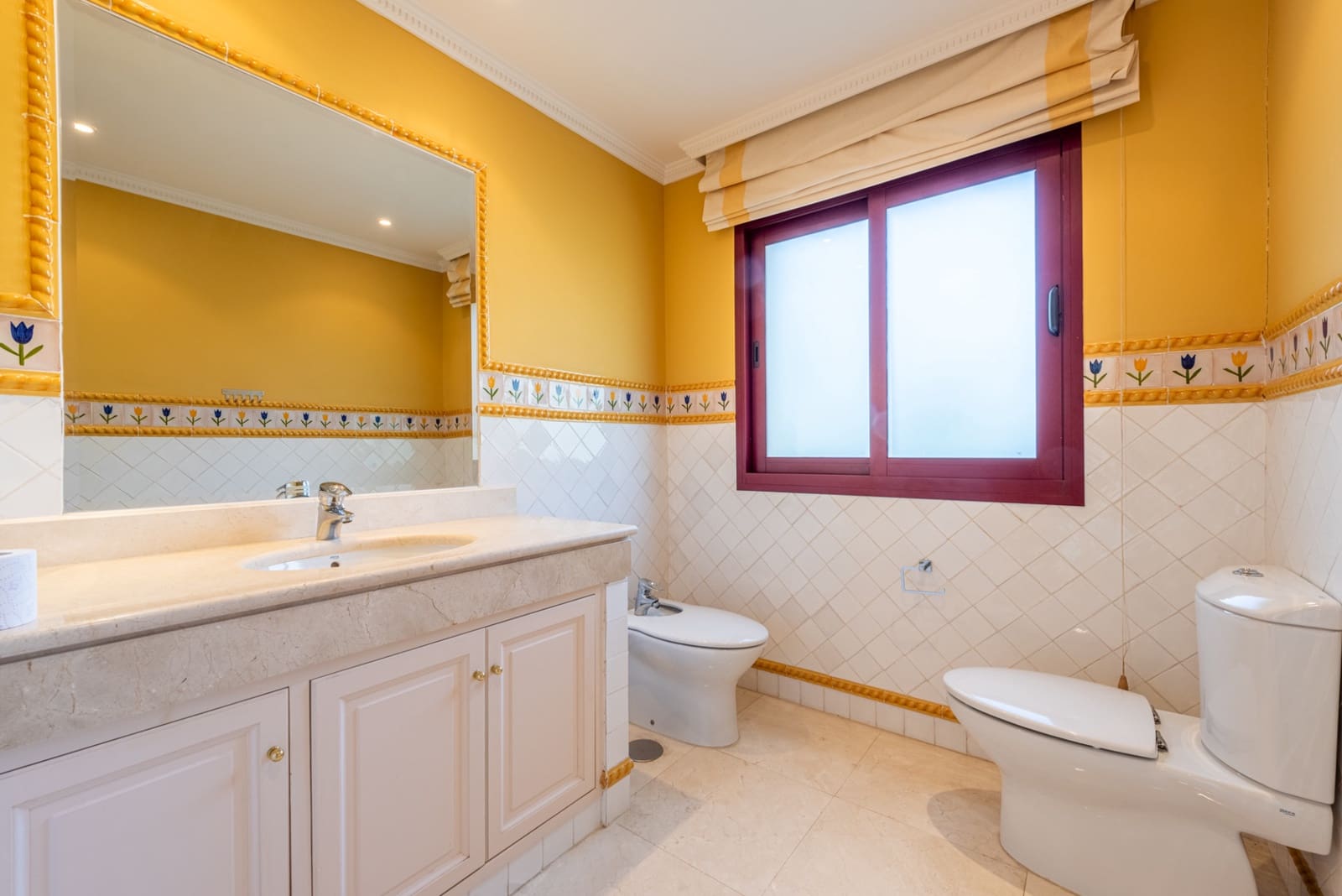 4 bedroom Villa for sale in Marbella with pool garage - € 4,500,000 (Ref: 7982701)