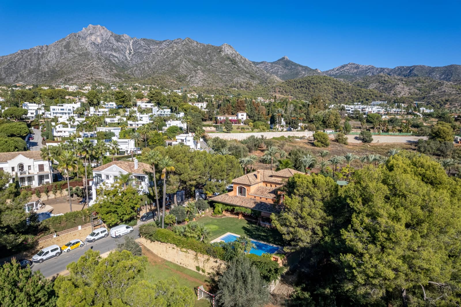 4 bedroom Villa for sale in Marbella with pool garage - € 4,500,000 (Ref: 7982701)