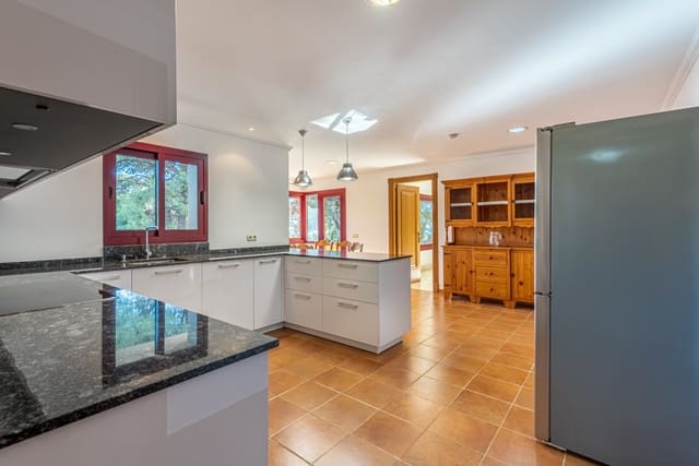 4 Zimmer Villa zu verkaufen in Marbella mit Pool Garage - 4.500.000 € (Ref: 7982701)