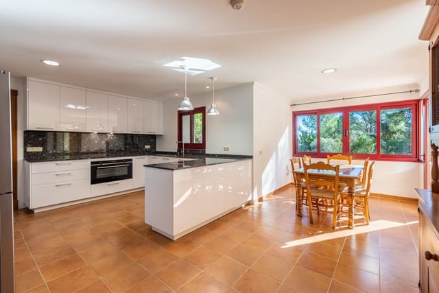 4 Zimmer Villa zu verkaufen in Marbella mit Pool Garage - 4.500.000 € (Ref: 7982701)