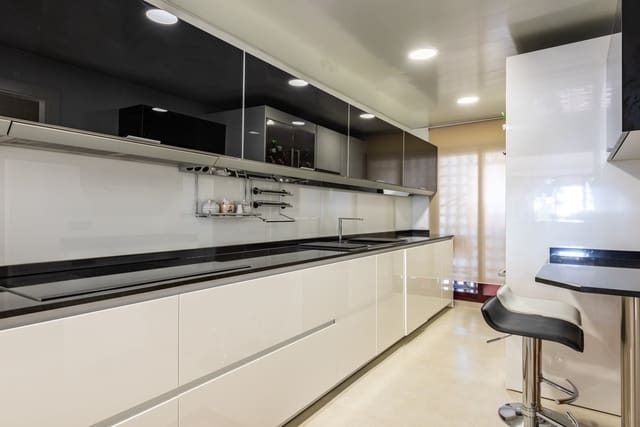 3 slaapkamer Penthouse te koop in San Pedro de Alcantara, Marbella met zwembad garage - € 1.995.000 (Ref: 7993788)