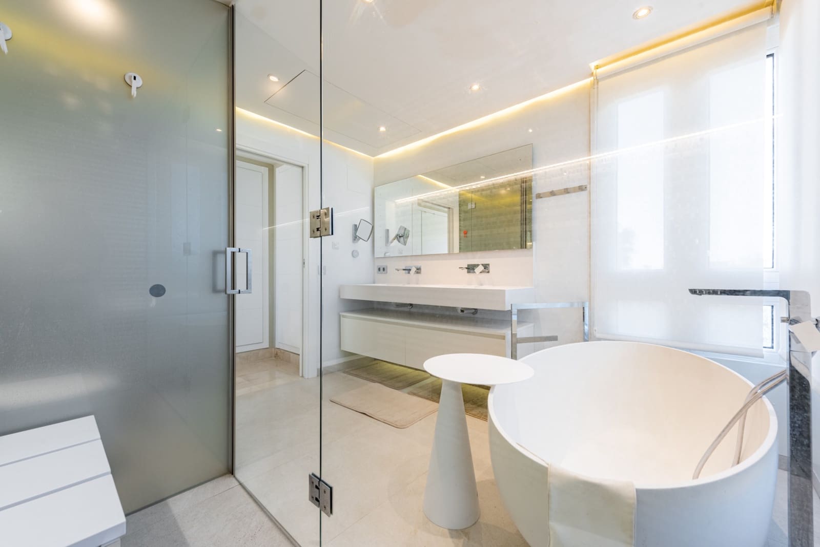 3 bedroom Penthouse for sale in San Pedro de Alcantara with pool garage - € 1,995,000 (Ref: 7993788)