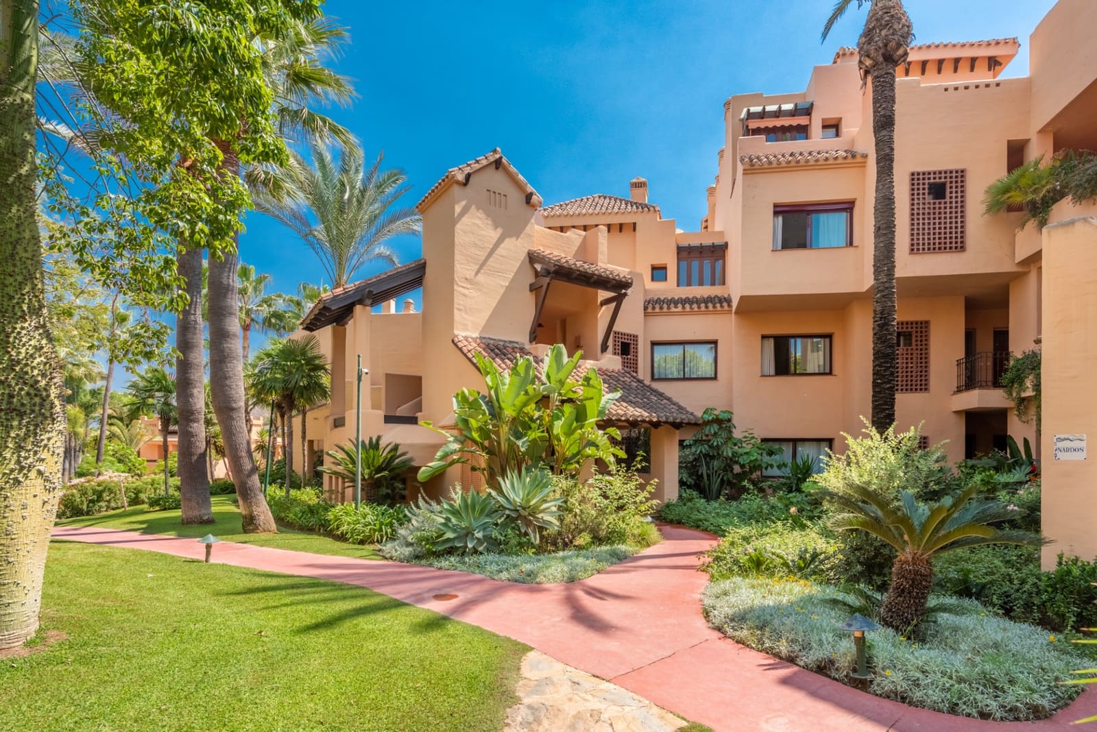 3 bedroom Penthouse for sale in San Pedro de Alcantara with pool garage - € 1,995,000 (Ref: 7993788)