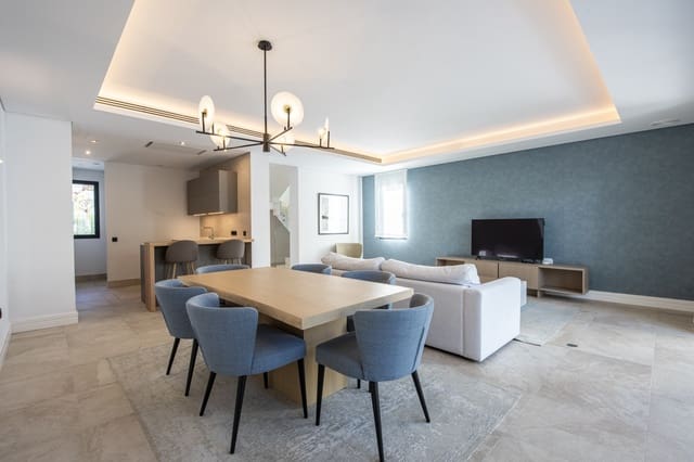 Maison de Ville de 3 chambres à louer à Marbella avec piscine garage - 6 700 € (Ref: 8049861)
