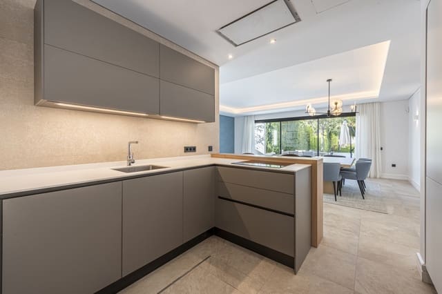 Maison de Ville de 3 chambres à louer à Marbella avec piscine garage - 6 700 € (Ref: 8049861)