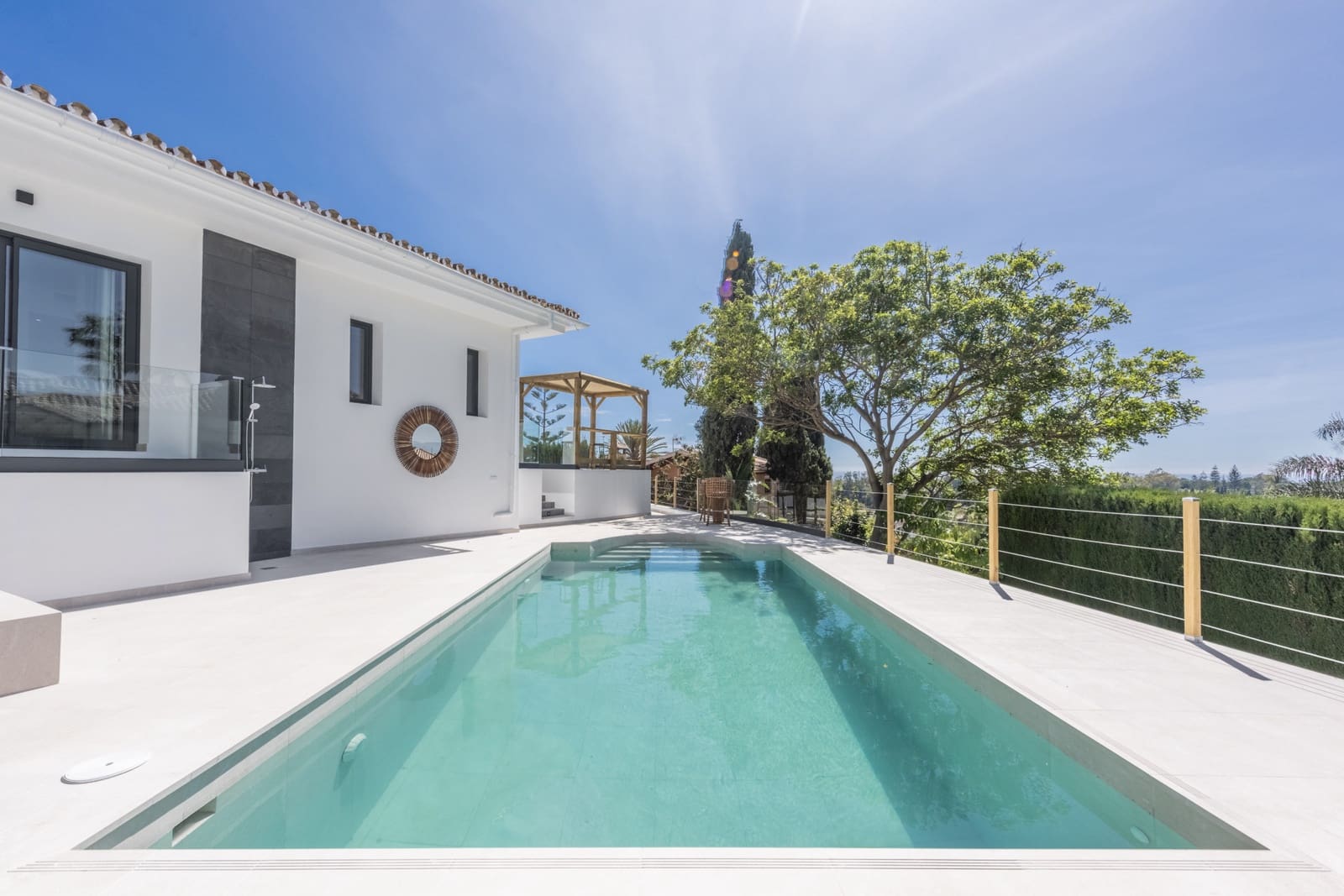 4 bedroom Villa for sale in Marbella with pool garage - € 2,195,000 (Ref: 8102273)