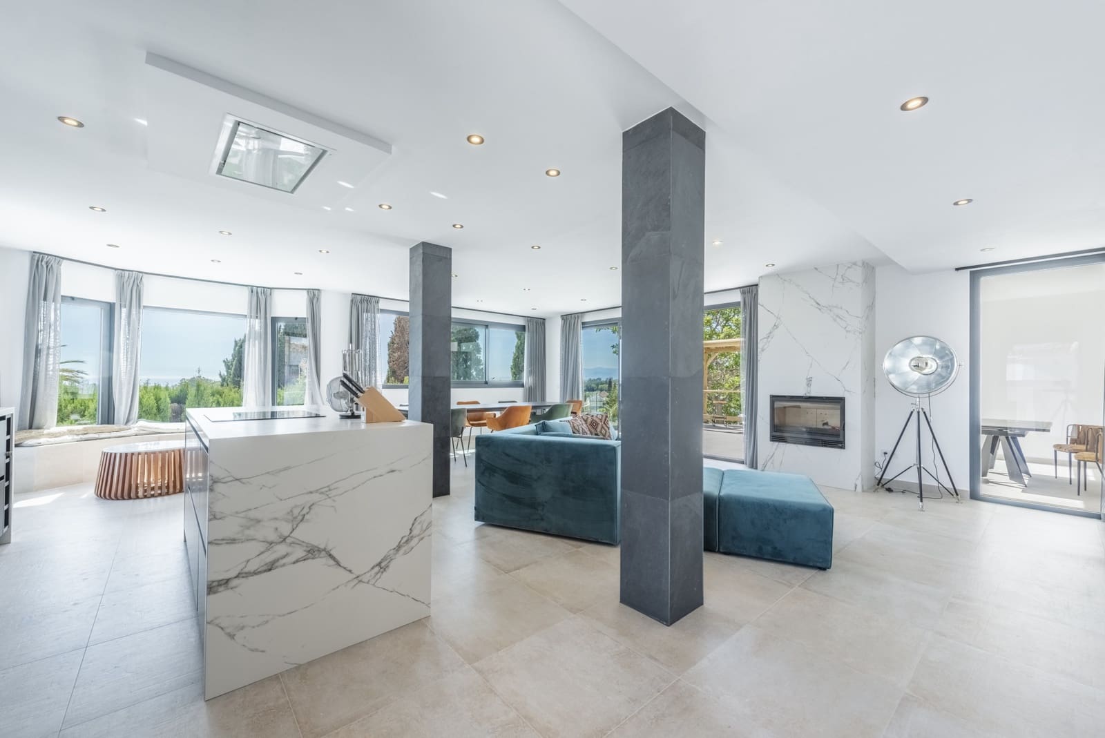 4 bedroom Villa for sale in Marbella with pool garage - € 2,195,000 (Ref: 8102273)