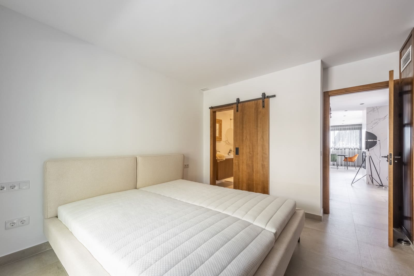 4 bedroom Villa for sale in Marbella with pool garage - € 2,195,000 (Ref: 8102273)