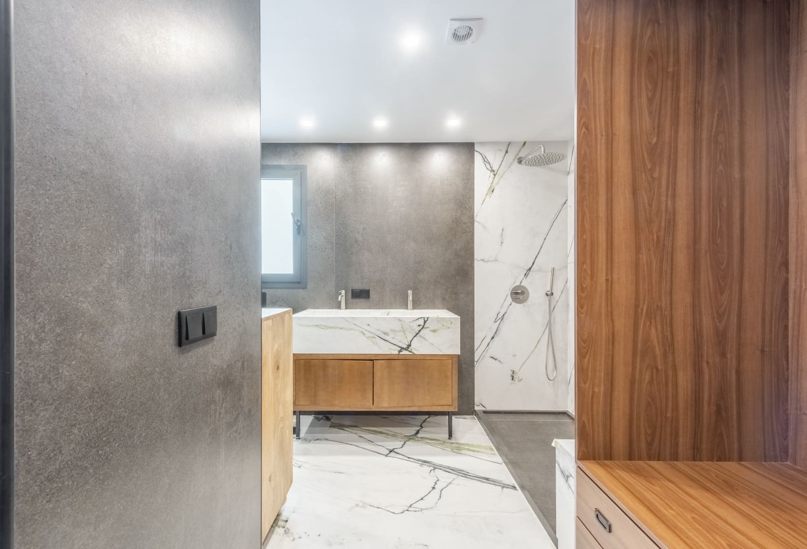 4 bedroom Villa for sale in Marbella with pool garage - € 2,195,000 (Ref: 8102273)