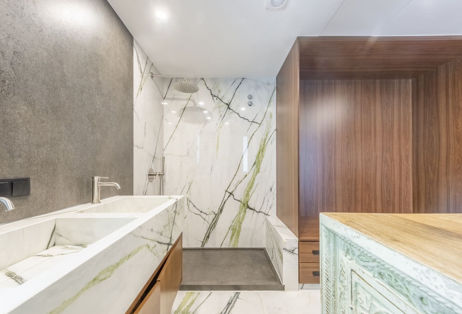 4 bedroom Villa for sale in Marbella with pool garage - € 2,195,000 (Ref: 8102273)