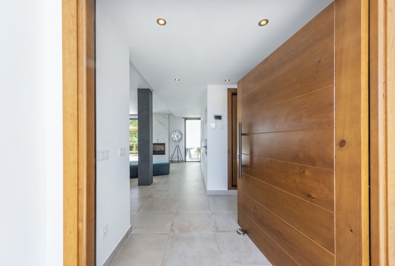 4 bedroom Villa for sale in Marbella with pool garage - € 2,195,000 (Ref: 8102273)