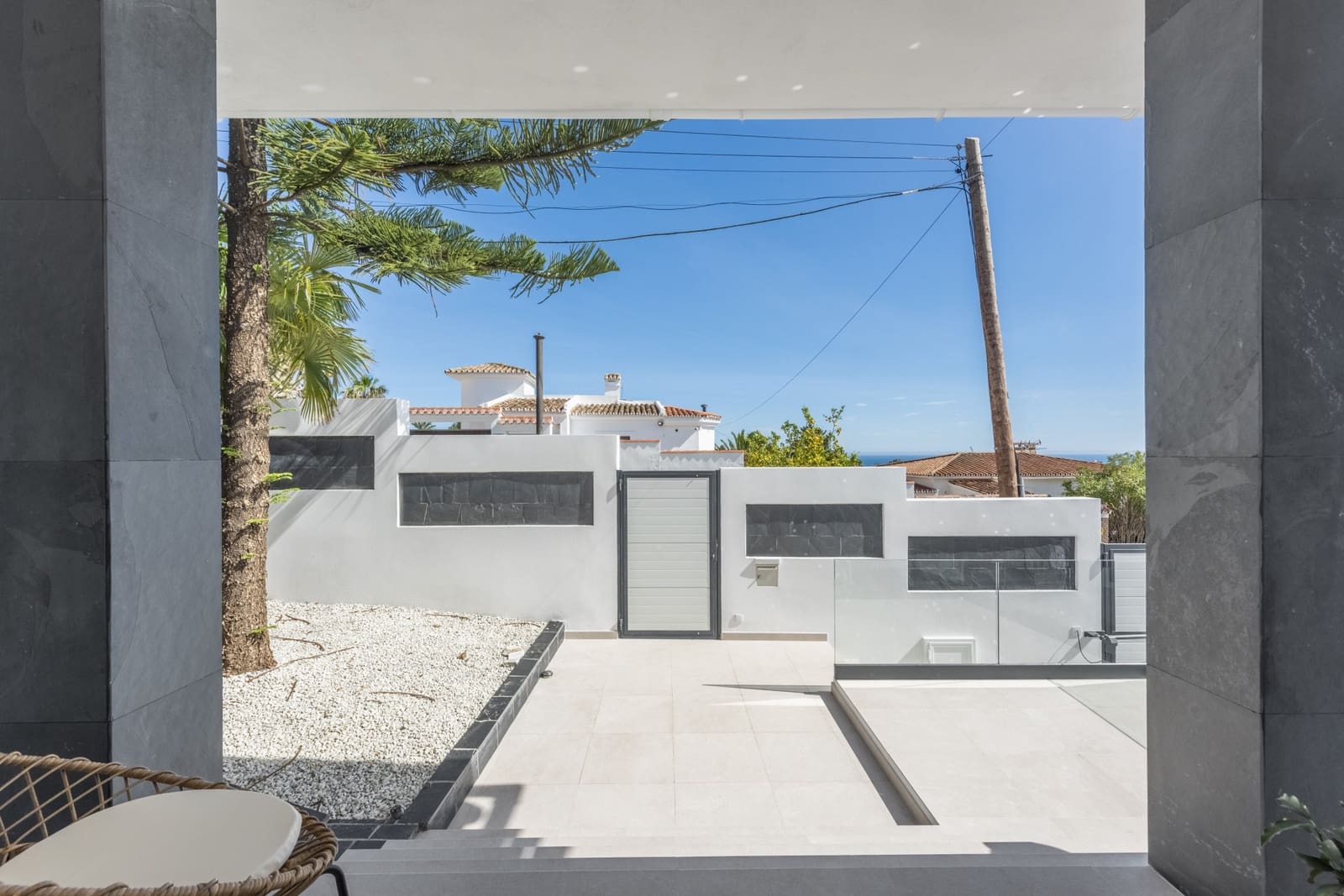 4 bedroom Villa for sale in Marbella with pool garage - € 2,195,000 (Ref: 8102273)