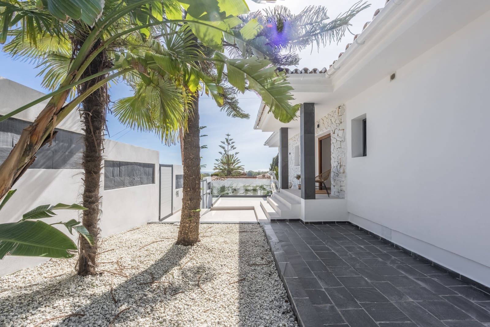 4 bedroom Villa for sale in Marbella with pool garage - € 1,998,000 (Ref: 8102273)