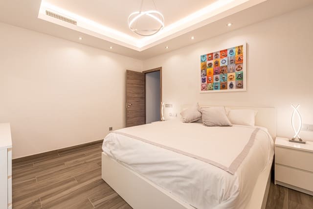 2 soveværelse Lejlighed til salg i Puerto Banus, Marbella - € 985.000 (Ref: 8126341)