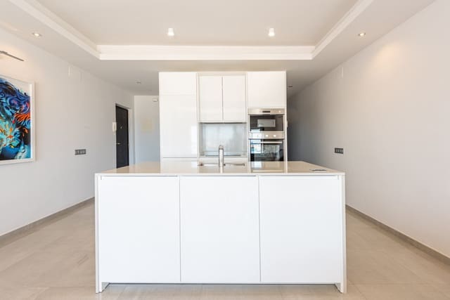 2 soveværelse Lejlighed til salg i Puerto Banus, Marbella - € 985.000 (Ref: 8126341)