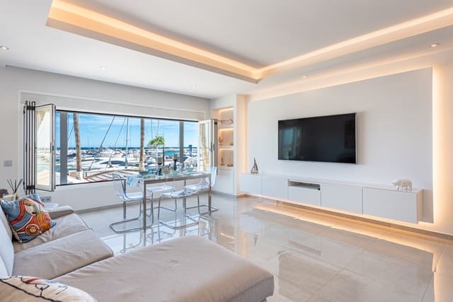 2 bedroom Apartment for sale in Puerto Banus, Marbella - € 985,000 (Ref: 8126341)