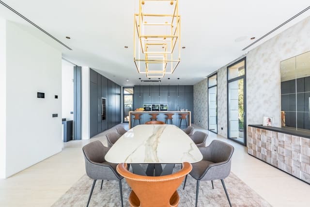 6 sypialnia Willa na sprzedaż w Marbella z basenem garażem - 6 850 000 € (Ref: 8128795)