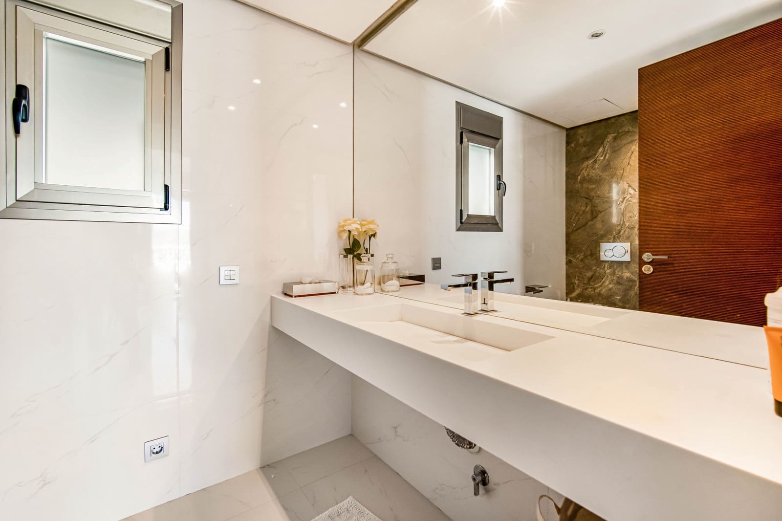 2 bedroom Penthouse for sale in Puerto Banus - € 1,499,000 (Ref: 8130733)