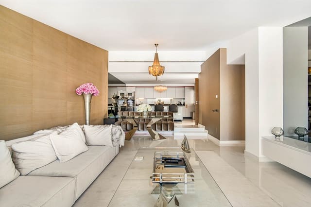 2 soveværelse Penthouse til salg i Puerto Banus, Marbella - € 1.499.000 (Ref: 8130733)