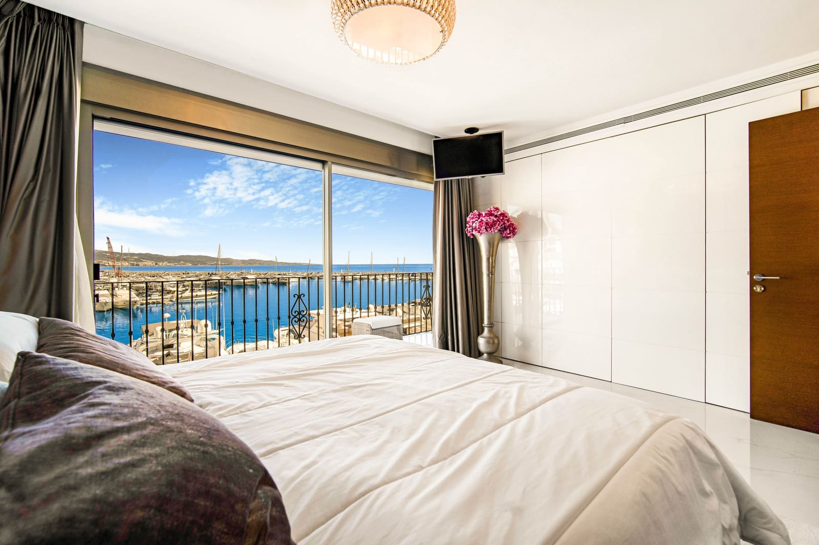 2 bedroom Penthouse for sale in Puerto Banus - € 1,499,000 (Ref: 8130733)