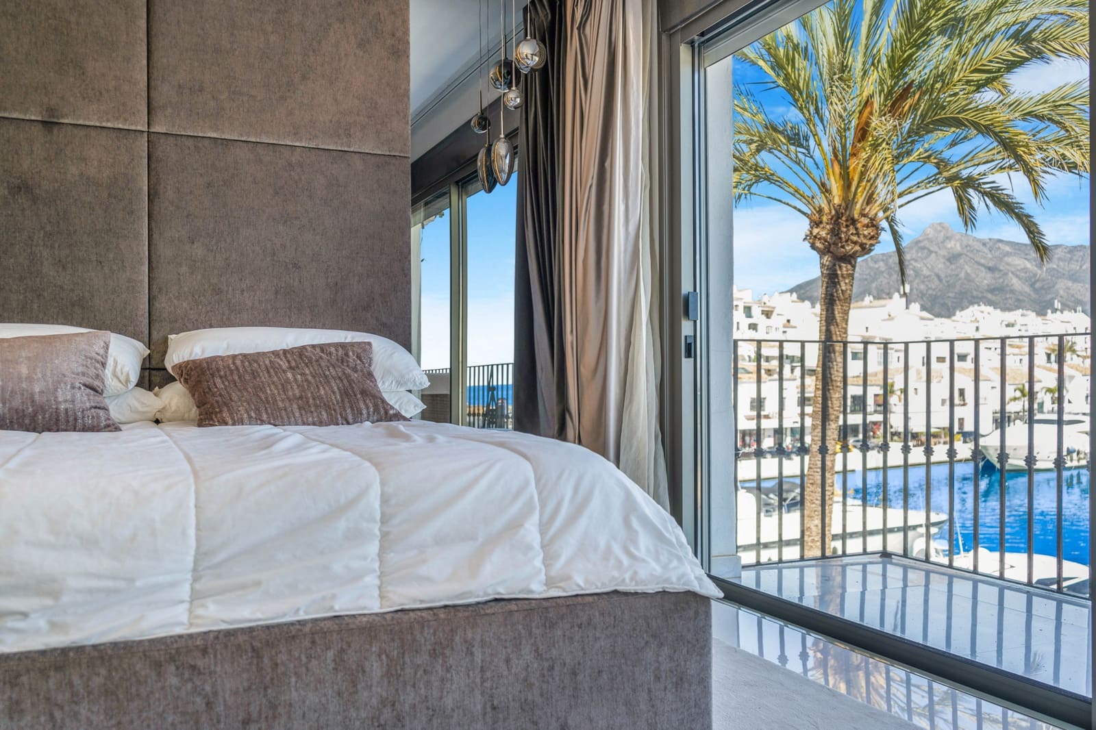2 bedroom Penthouse for sale in Puerto Banus - € 1,499,000 (Ref: 8130733)