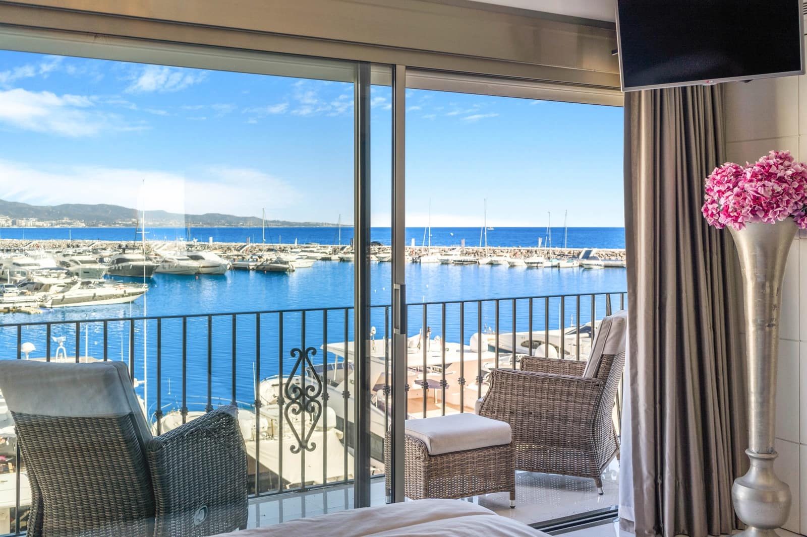 2 bedroom Penthouse for sale in Puerto Banus - € 1,499,000 (Ref: 8130733)
