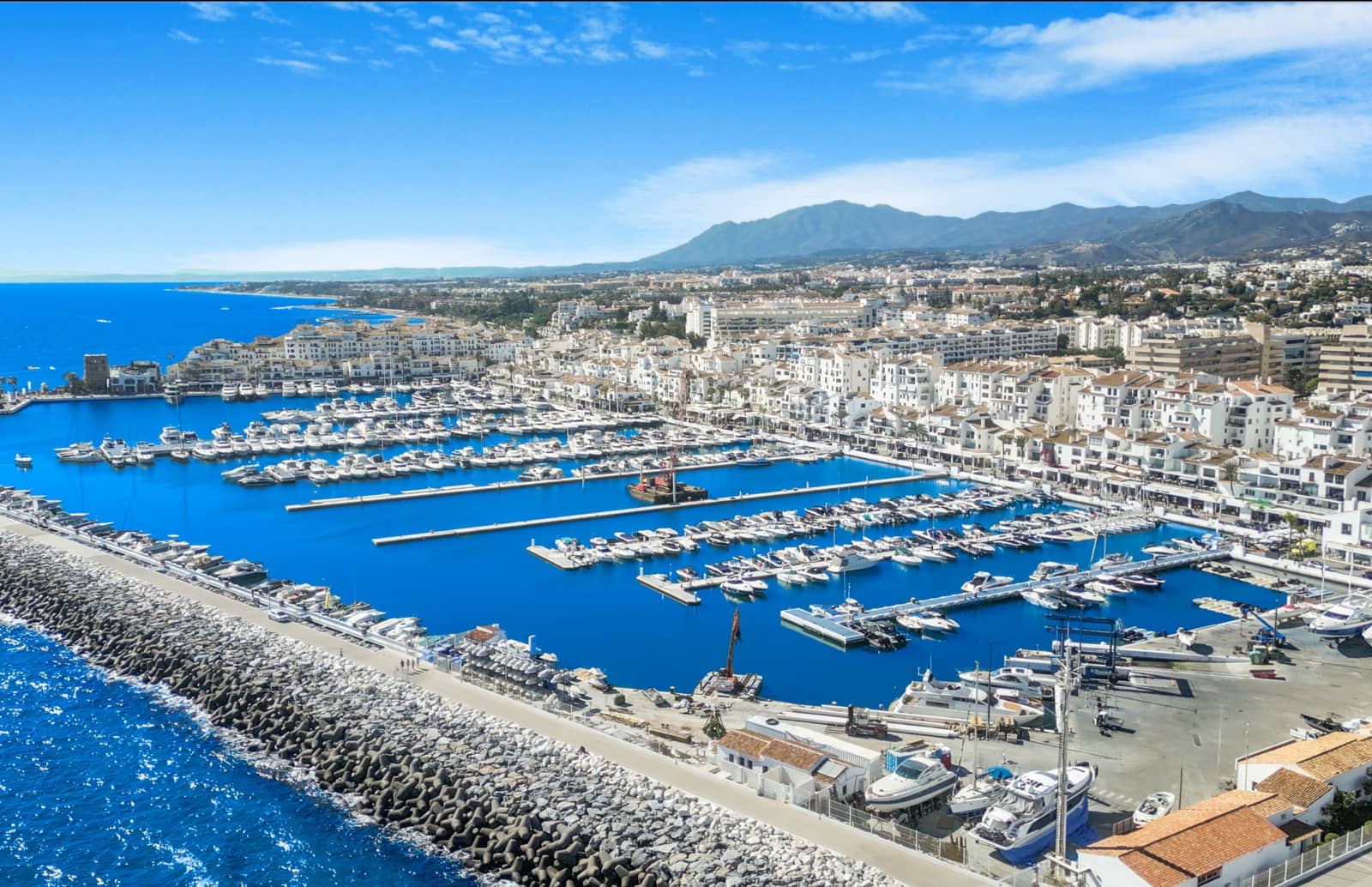 2 bedroom Penthouse for sale in Puerto Banus - € 1,499,000 (Ref: 8130733)