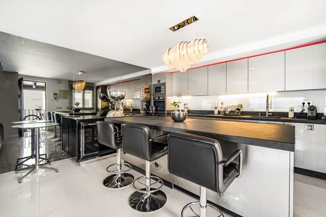 2 soveværelse Penthouse til salg i Puerto Banus, Marbella - € 1.499.000 (Ref: 8130733)