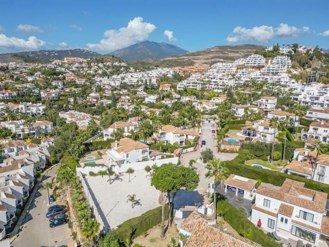 Building Plot for sale in Marbella - € 865,000 (Ref: 8161463)