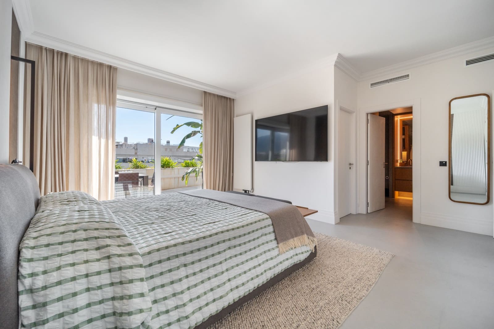 4 soveværelse Penthouse til salg i Marbella med swimmingpool garage - € 3.895.000 (Ref: 8165788)