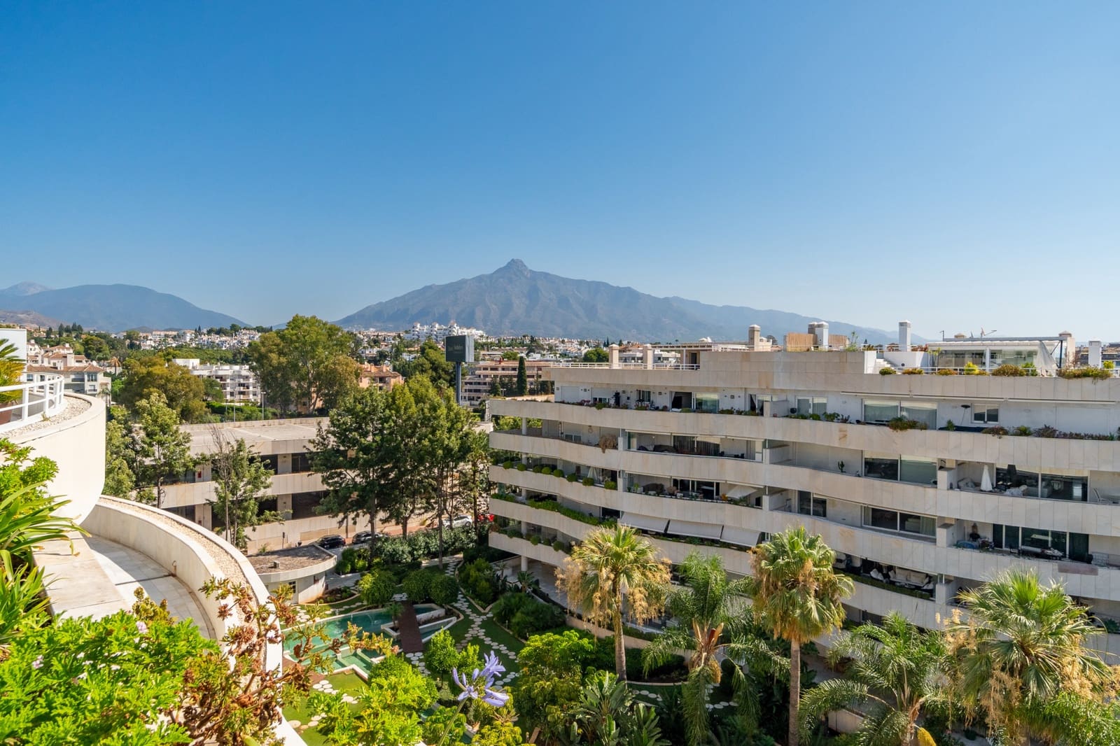 4 soveværelse Penthouse til salg i Marbella med swimmingpool garage - € 3.895.000 (Ref: 8165788)