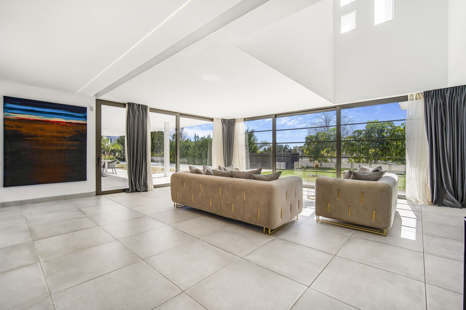 5 bedroom Villa for sale in Benahavis with pool garage - € 3,950,000 (Ref: 8165789)