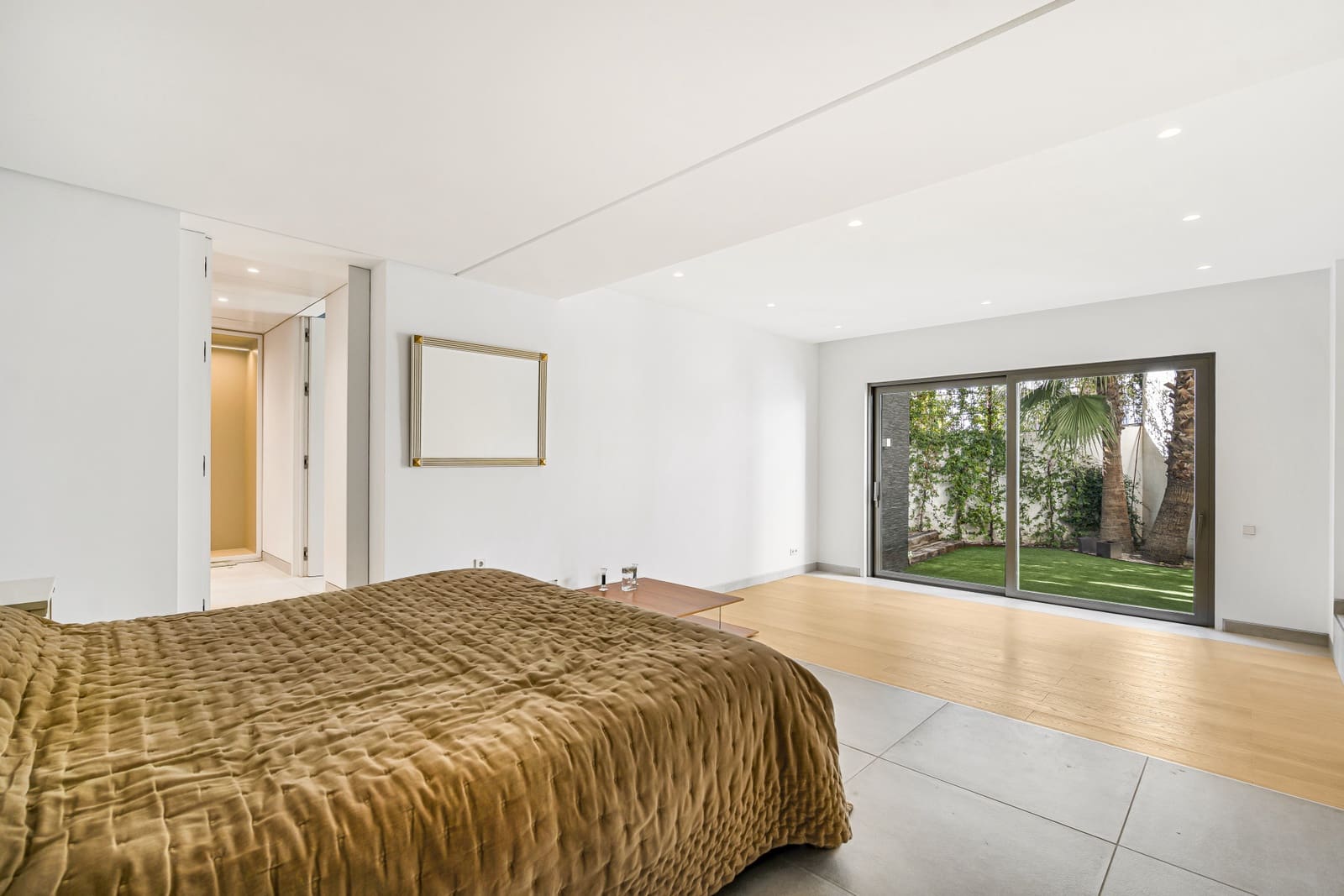 5 bedroom Villa for sale in Benahavis with pool garage - € 3,950,000 (Ref: 8165789)