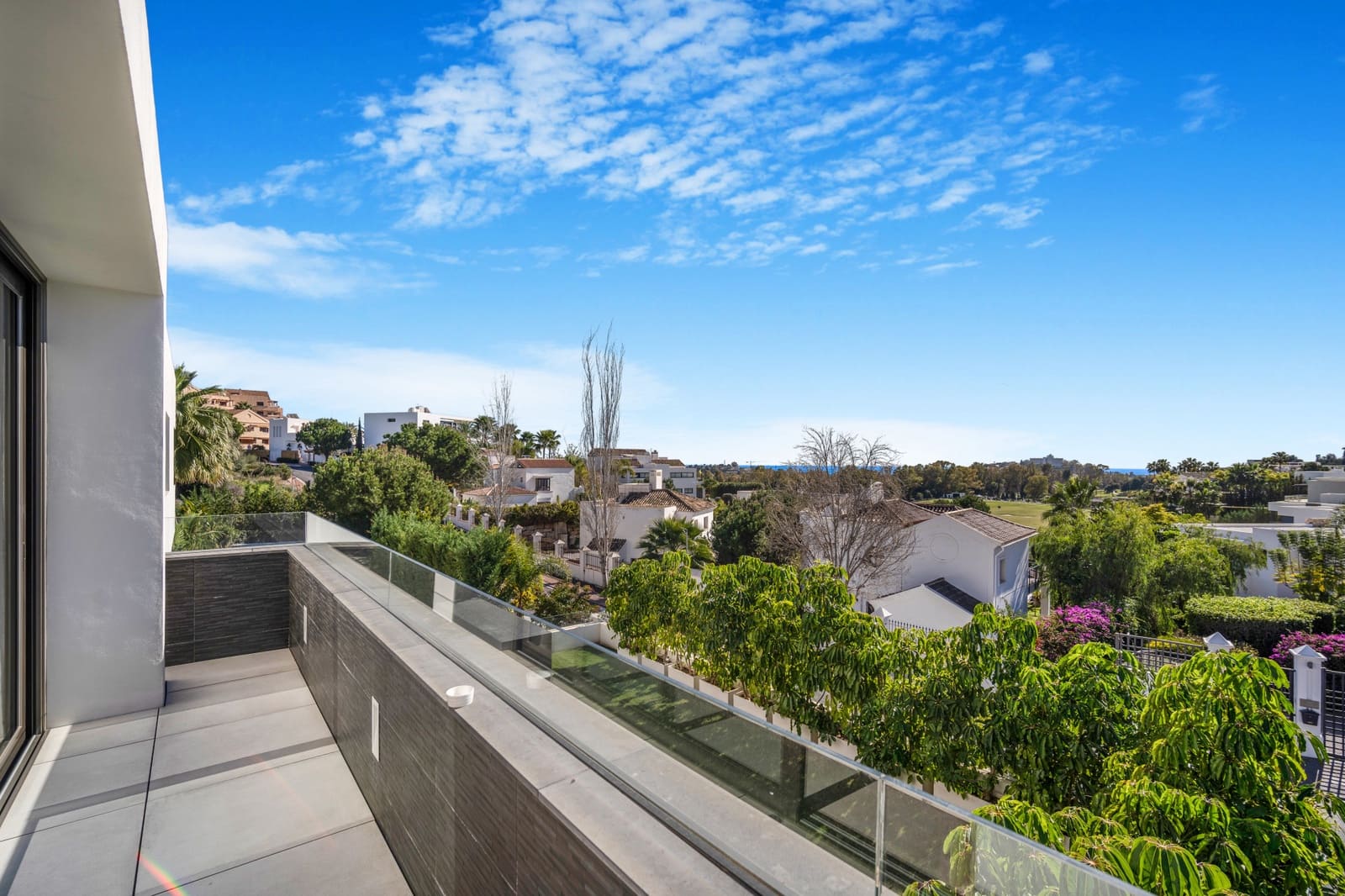 5 bedroom Villa for sale in Benahavis with pool garage - € 3,950,000 (Ref: 8165789)