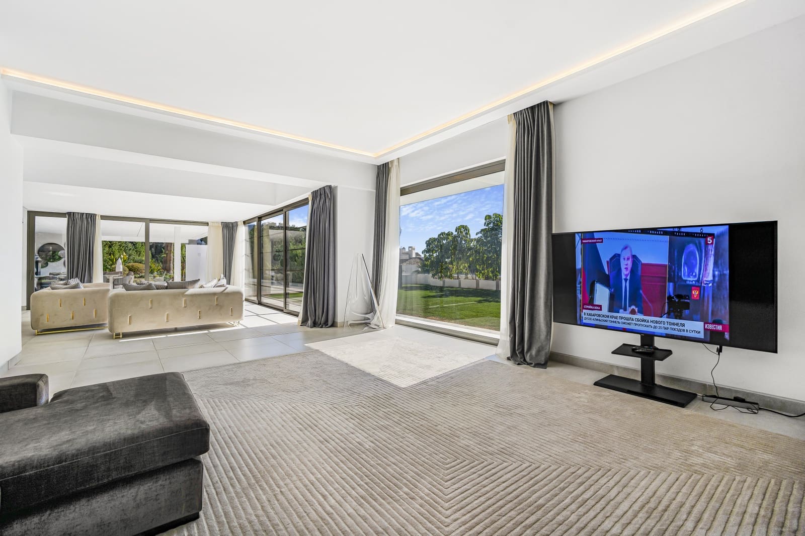 5 bedroom Villa for sale in Benahavis with pool garage - € 3,950,000 (Ref: 8165789)