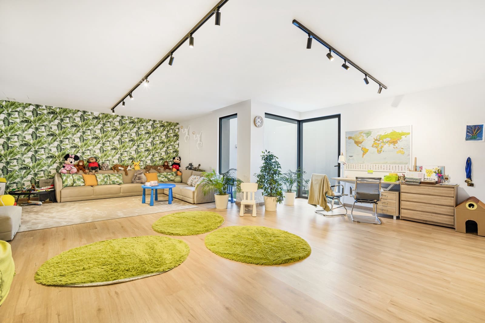 5 bedroom Villa for sale in Benahavis with pool garage - € 3,950,000 (Ref: 8165789)