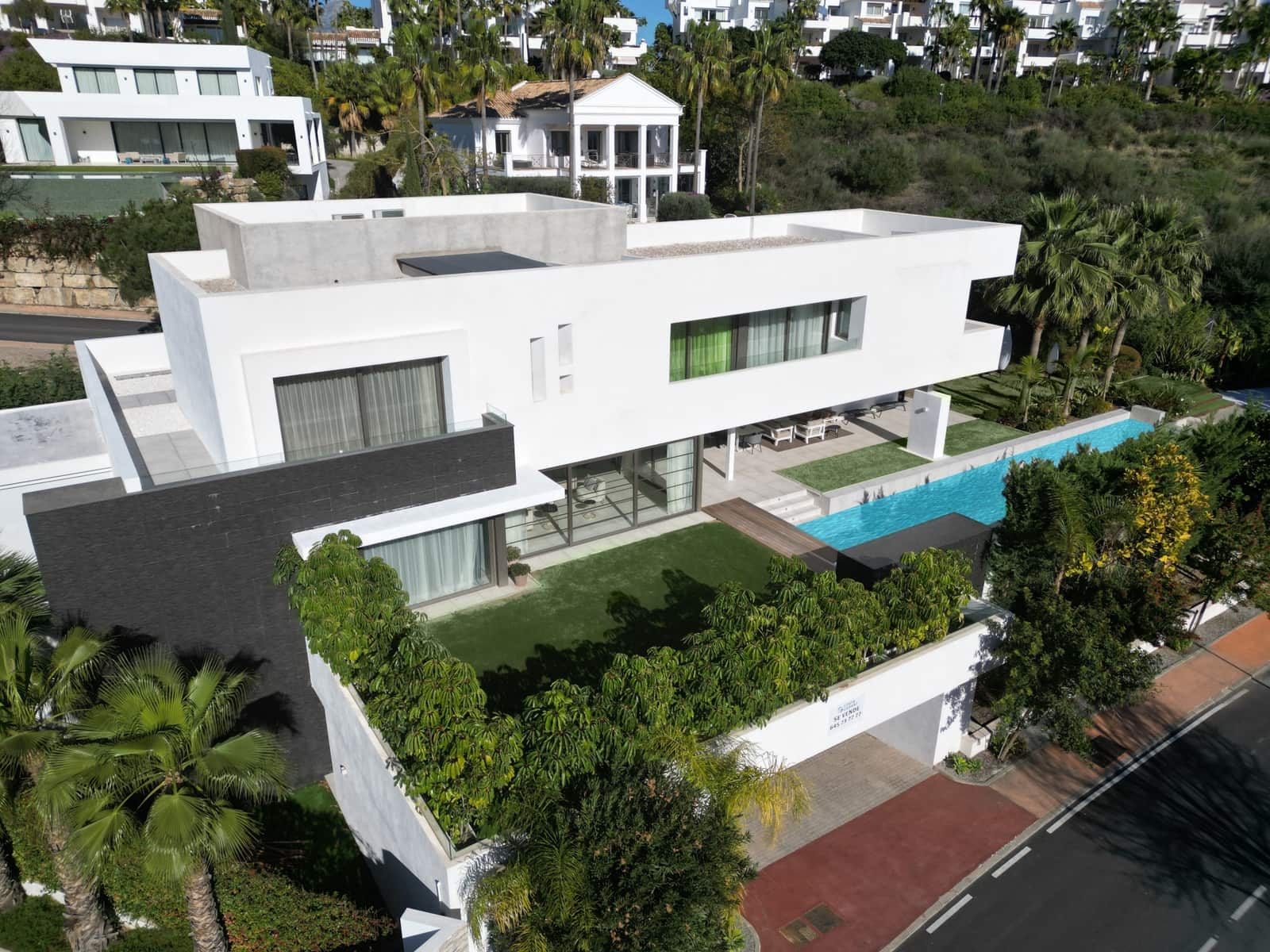 5 bedroom Villa for sale in Benahavis with pool garage - € 3,950,000 (Ref: 8165789)