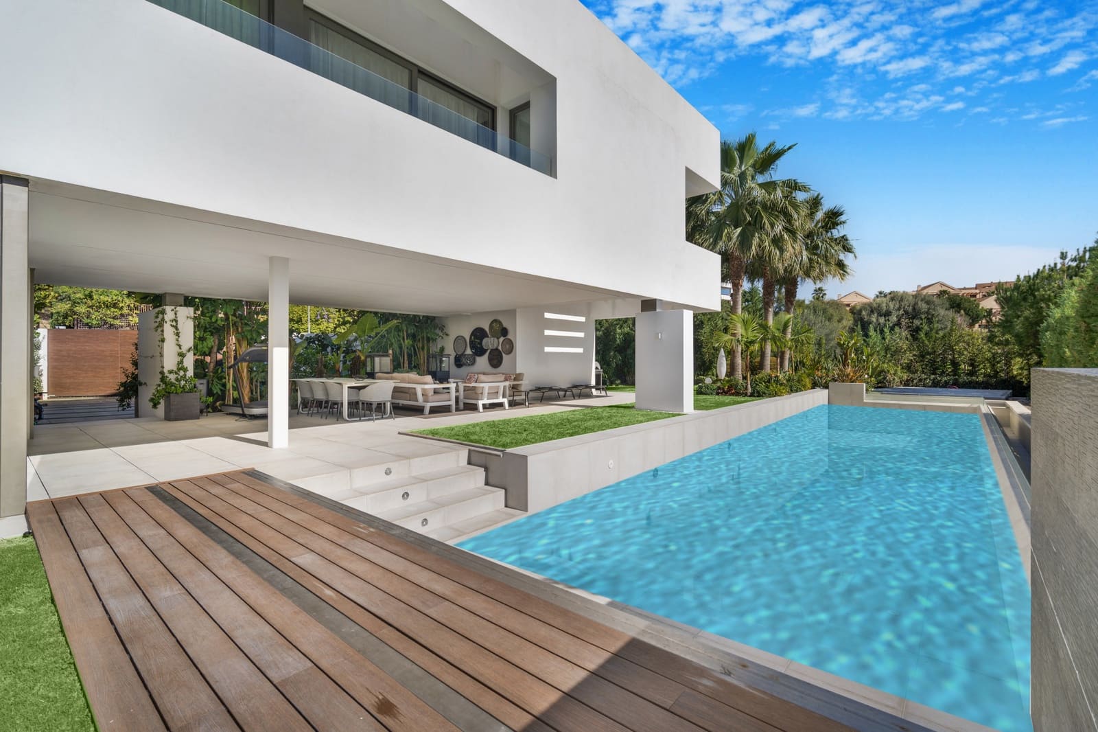 5 bedroom Villa for sale in Benahavis with pool garage - € 3,950,000 (Ref: 8165789)