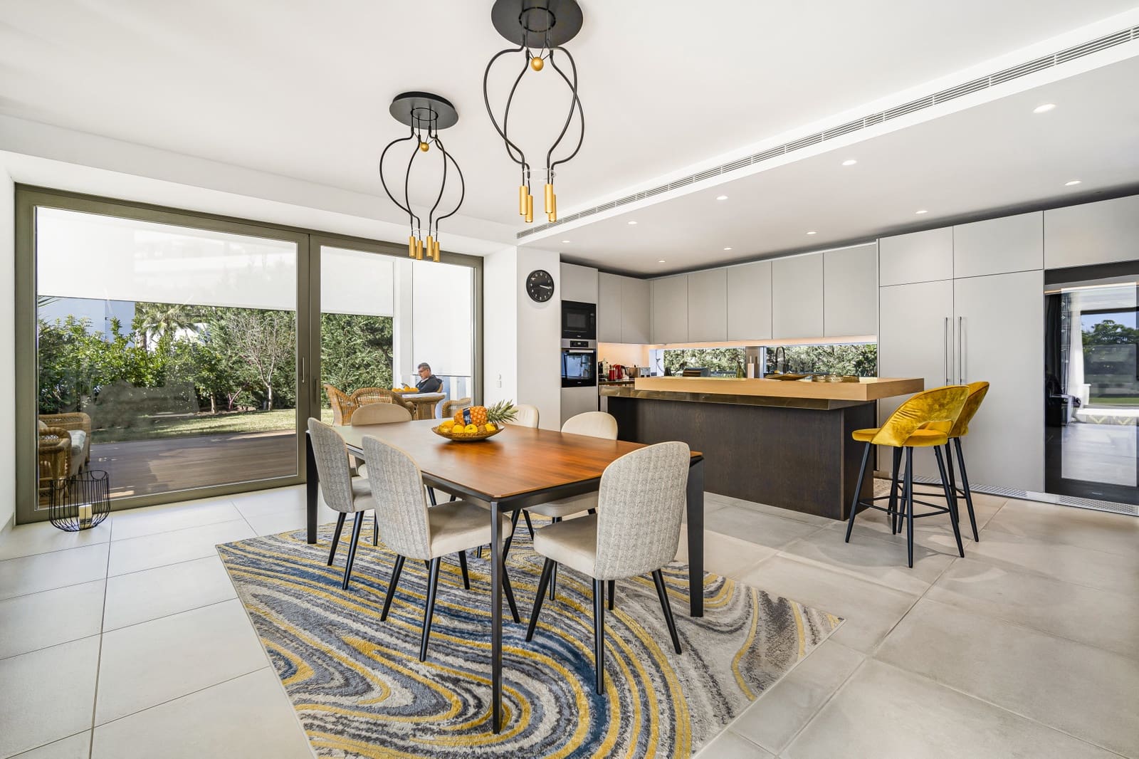 5 bedroom Villa for sale in Benahavis with pool garage - € 3,950,000 (Ref: 8165789)