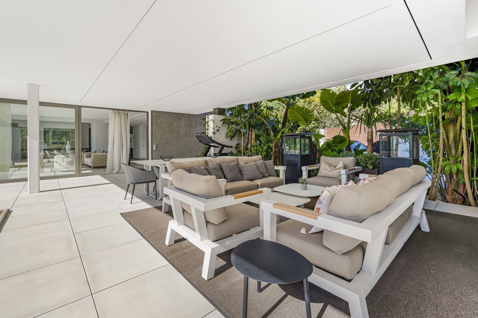 5 bedroom Villa for sale in Benahavis with pool garage - € 3,950,000 (Ref: 8165789)