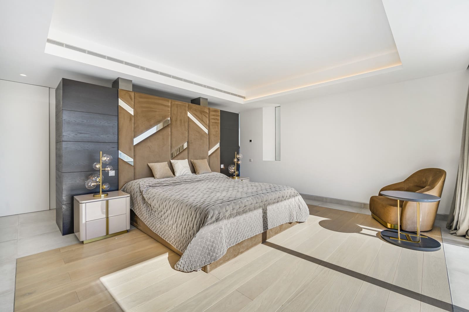 5 bedroom Villa for sale in Benahavis with pool garage - € 3,950,000 (Ref: 8165789)