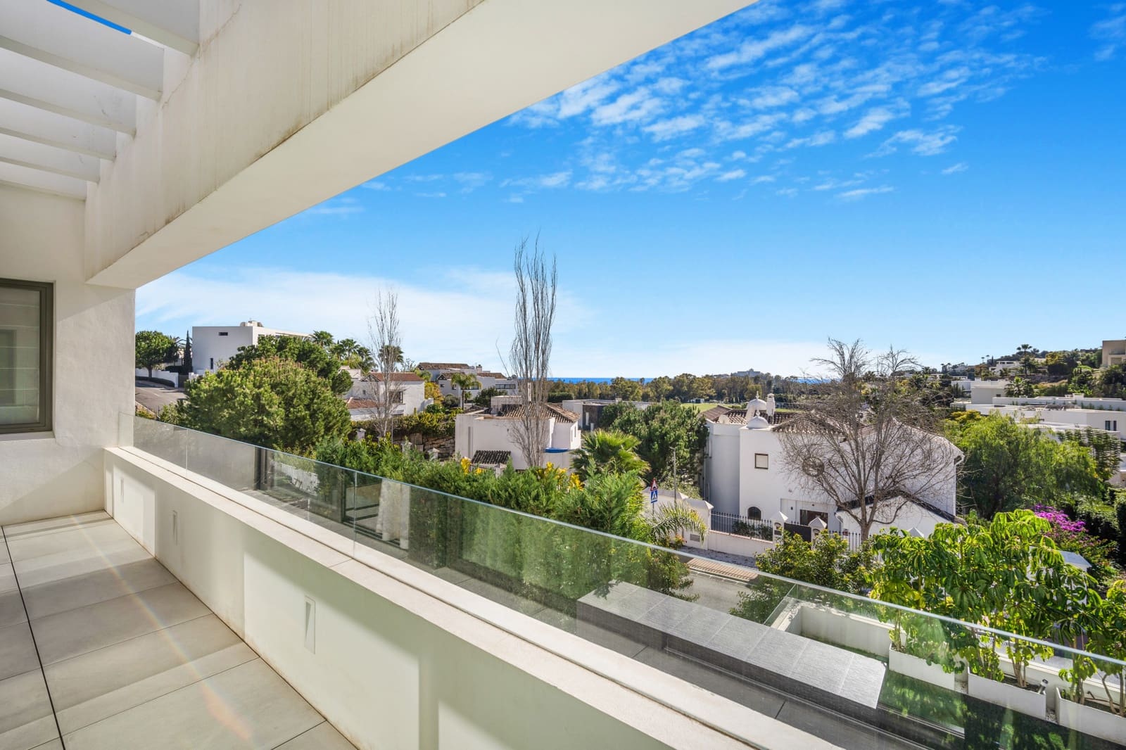 5 bedroom Villa for sale in Benahavis with pool garage - € 3,950,000 (Ref: 8165789)