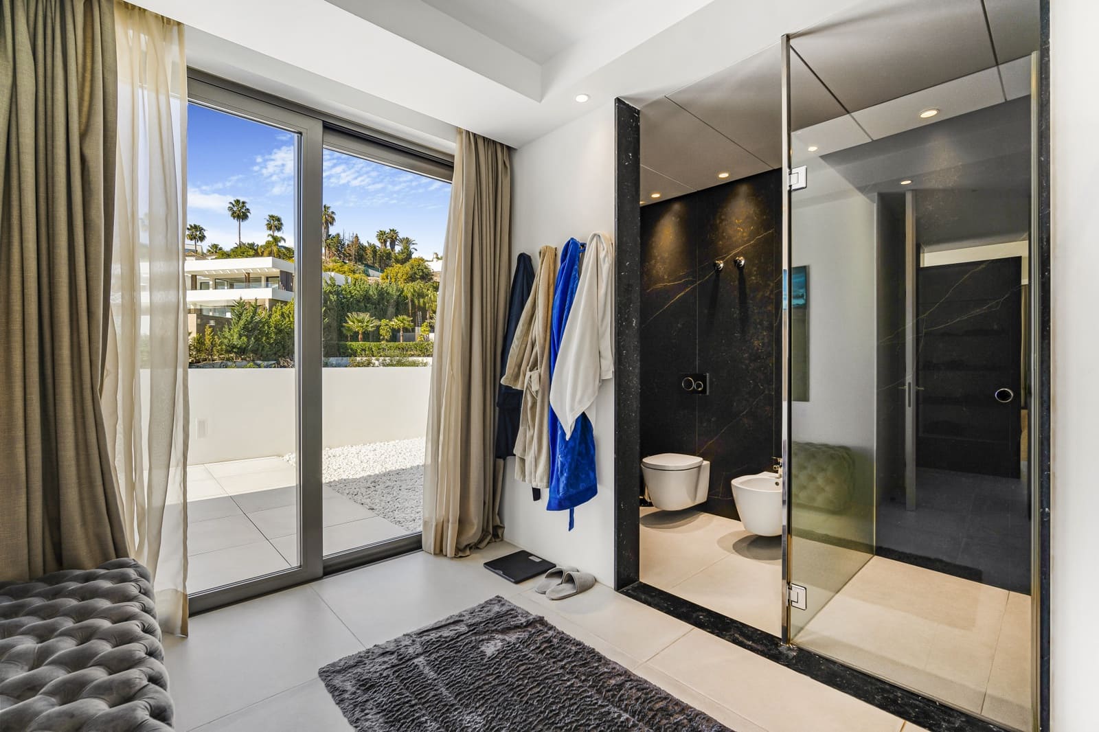 5 bedroom Villa for sale in Benahavis with pool garage - € 3,950,000 (Ref: 8165789)