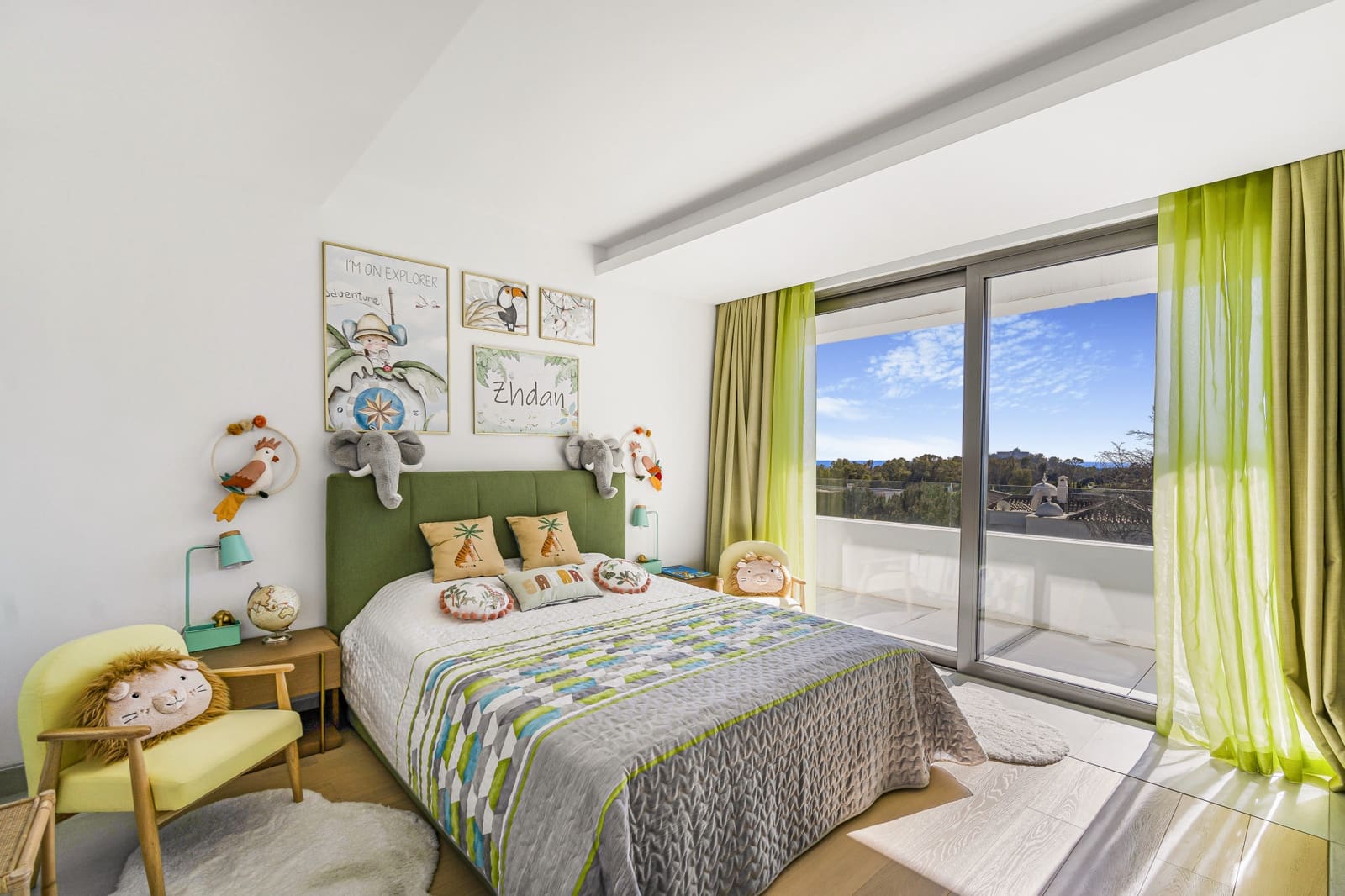 5 bedroom Villa for sale in Benahavis with pool garage - € 3,950,000 (Ref: 8165789)