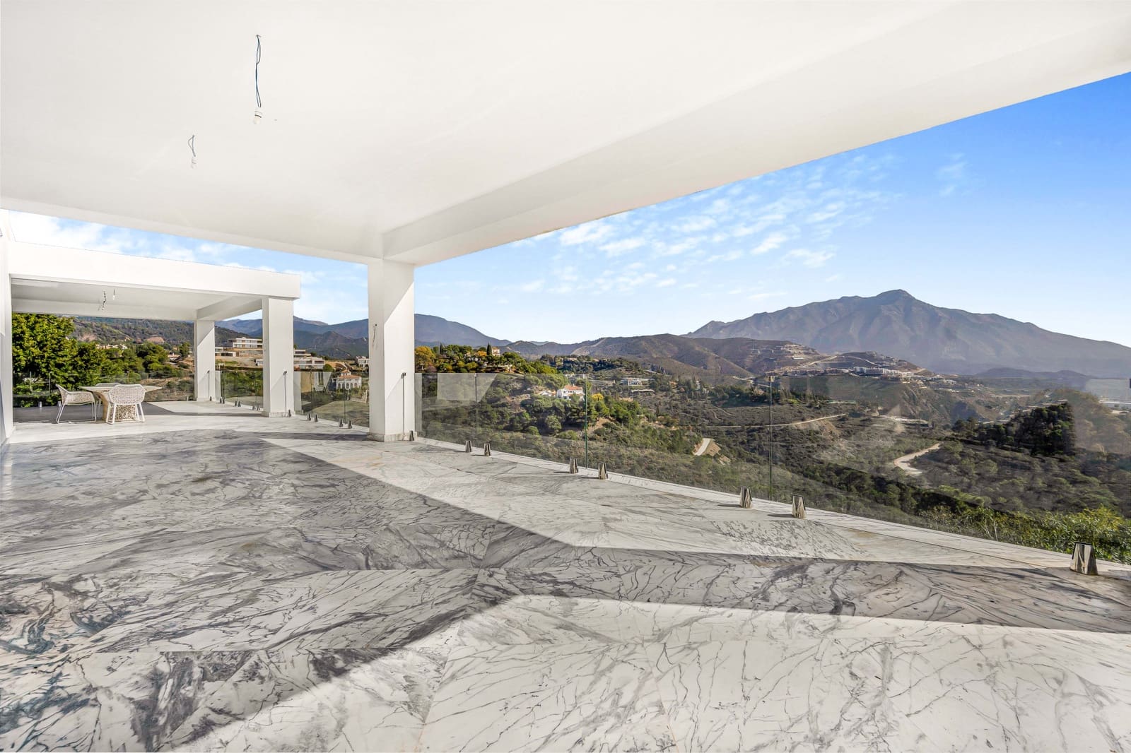 7 soverom Villa til salgs i El Madronal med svømmebasseng garasje - € 3 850 000 (Ref: 8181591)