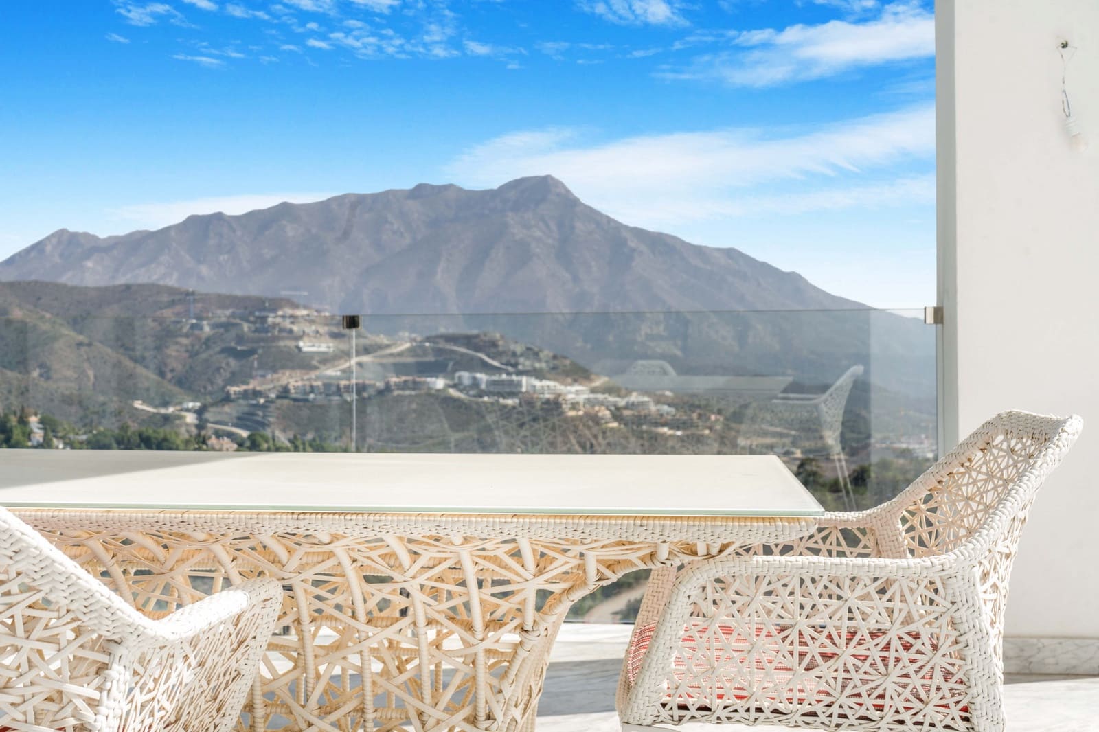 7 soverom Villa til salgs i El Madronal med svømmebasseng garasje - € 3 850 000 (Ref: 8181591)