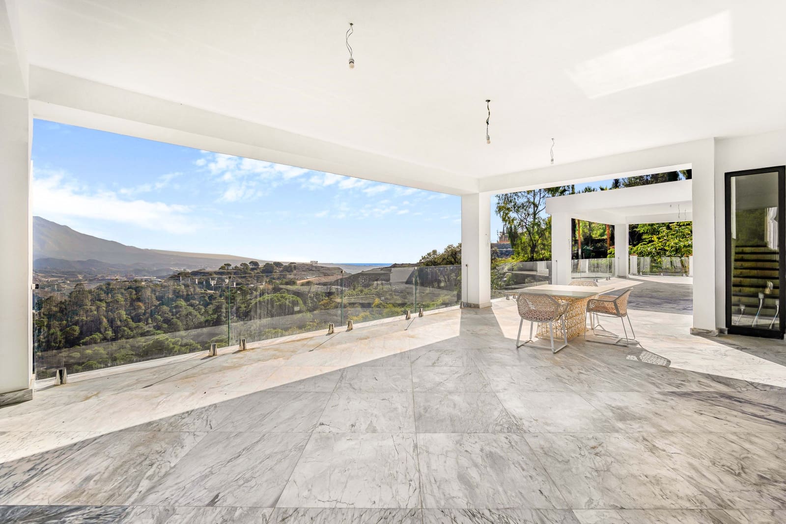 7 soverom Villa til salgs i El Madronal med svømmebasseng garasje - € 3 850 000 (Ref: 8181591)