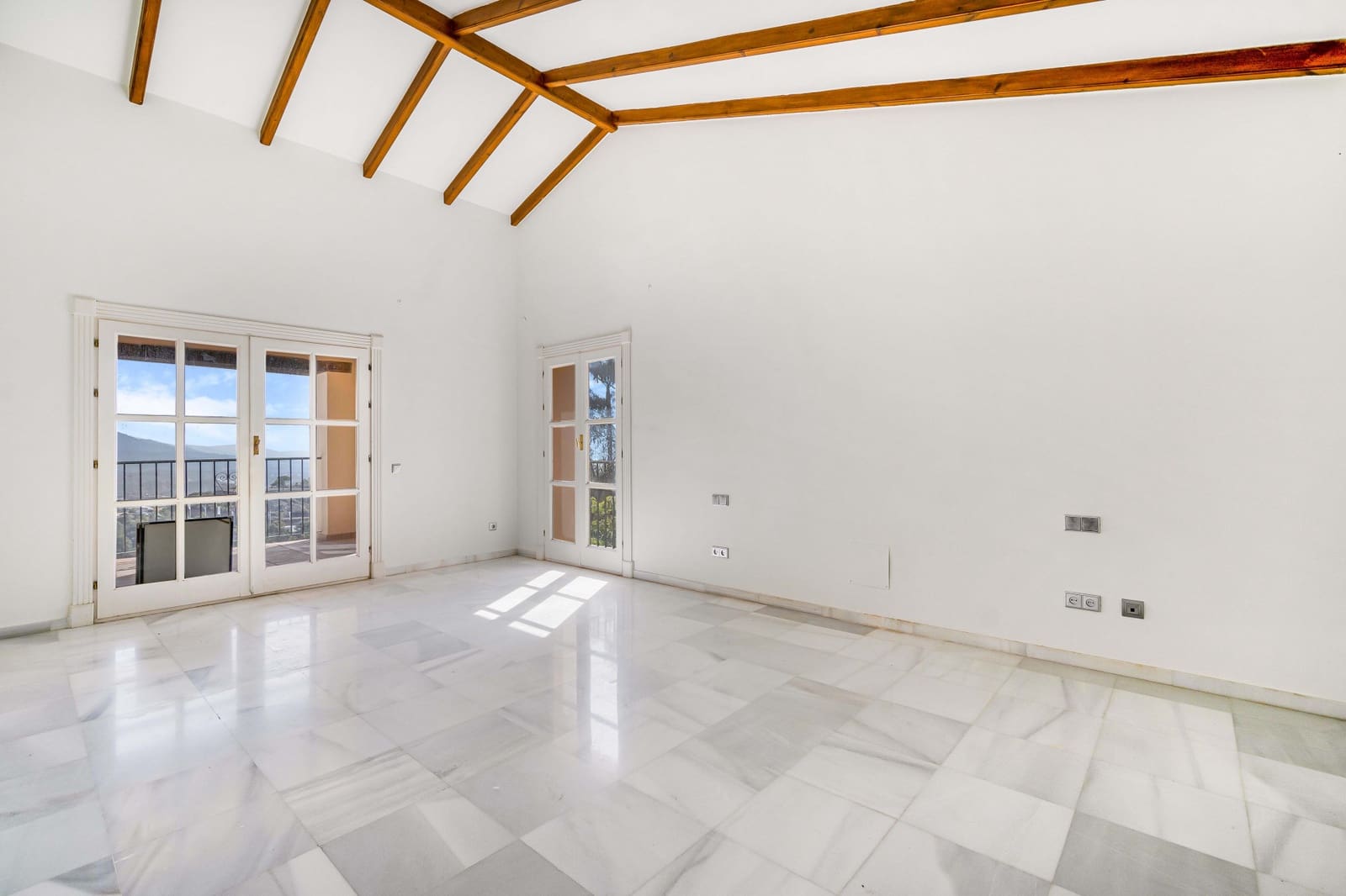 7 soverom Villa til salgs i El Madronal med svømmebasseng garasje - € 3 850 000 (Ref: 8181591)